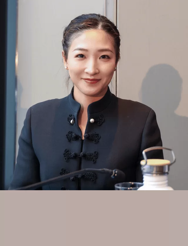 刘诗雯连任国际乒联职务!中式礼服很温婉,笑眼弯弯商业价值不减_国乒_伦敦_比赛