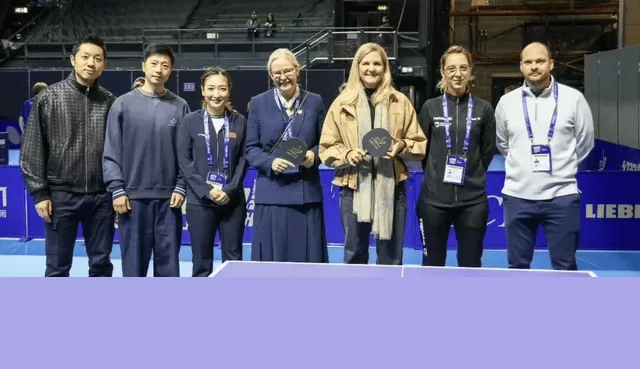 刘诗雯连任国际乒联职务!中式礼服很温婉,笑眼弯弯商业价值不减_国乒_伦敦_比赛